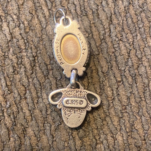 Elegant Silver and Opal Pendant - Picture 3 of 7